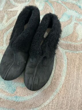 UGG black ankle booty Slippers